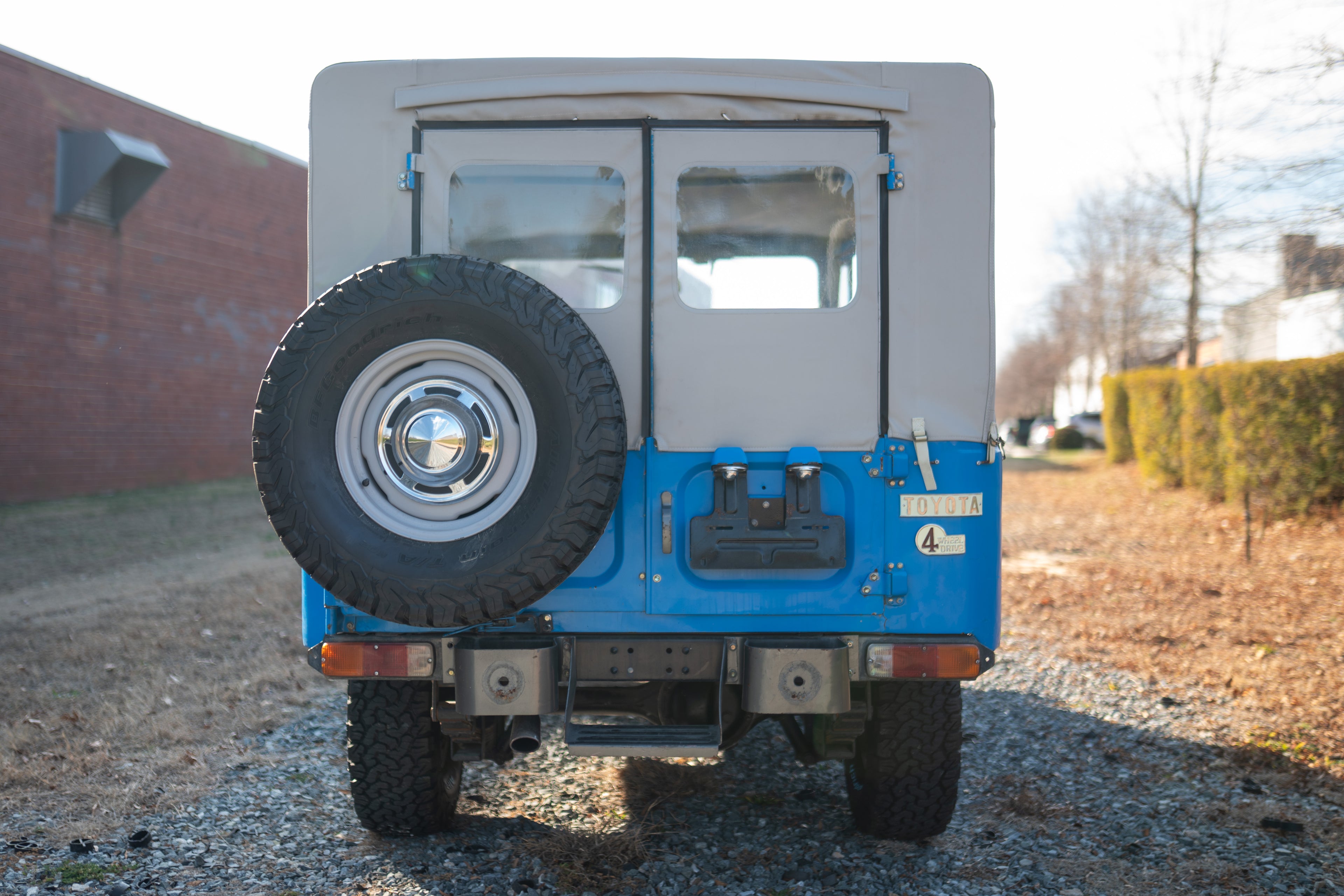 1974 Toyota Land Cruiser FJ43 Soft Top (Blue)