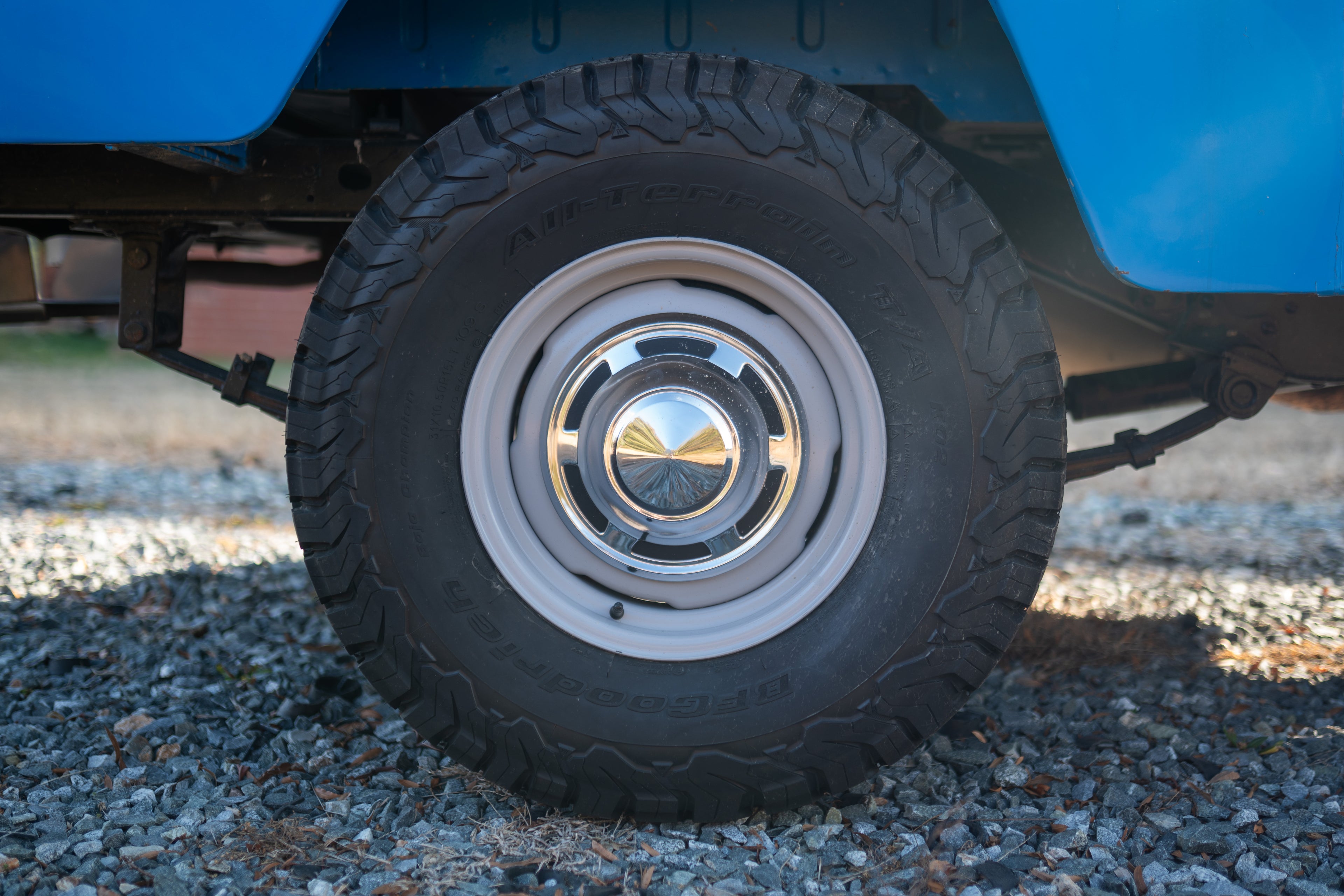 1974 Toyota Land Cruiser FJ43 Soft Top (Blue)