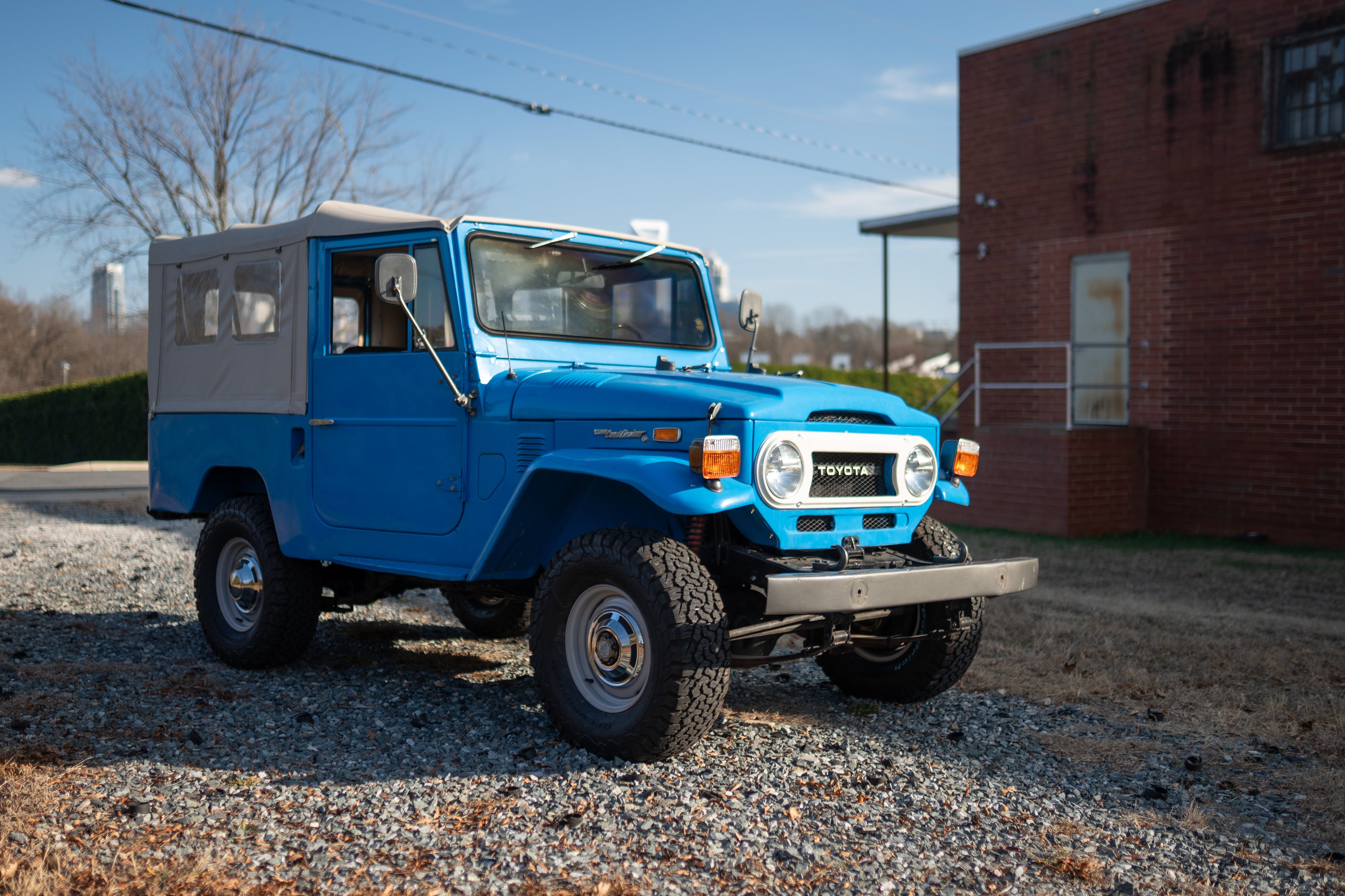 1974 Toyota Land Cruiser FJ43 Soft Top (Blue)