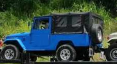 1974 Toyota Land Cruiser FJ43 Soft Top (Blue)