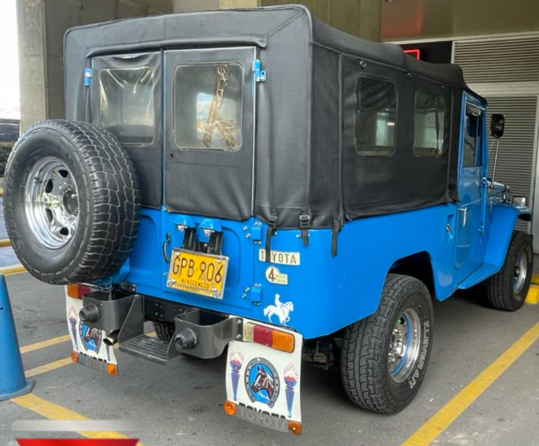 1974 Toyota Land Cruiser FJ43 Soft Top (Blue)