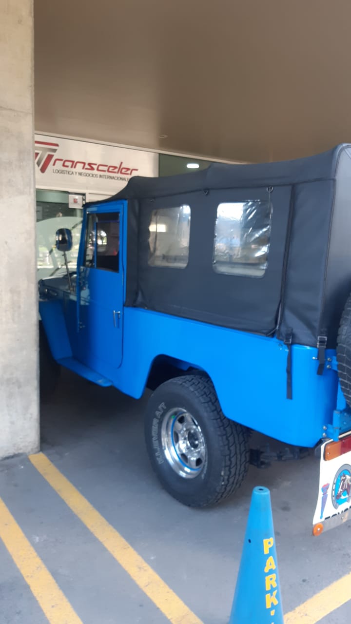 1974 Toyota Land Cruiser FJ43 Soft Top (Blue)