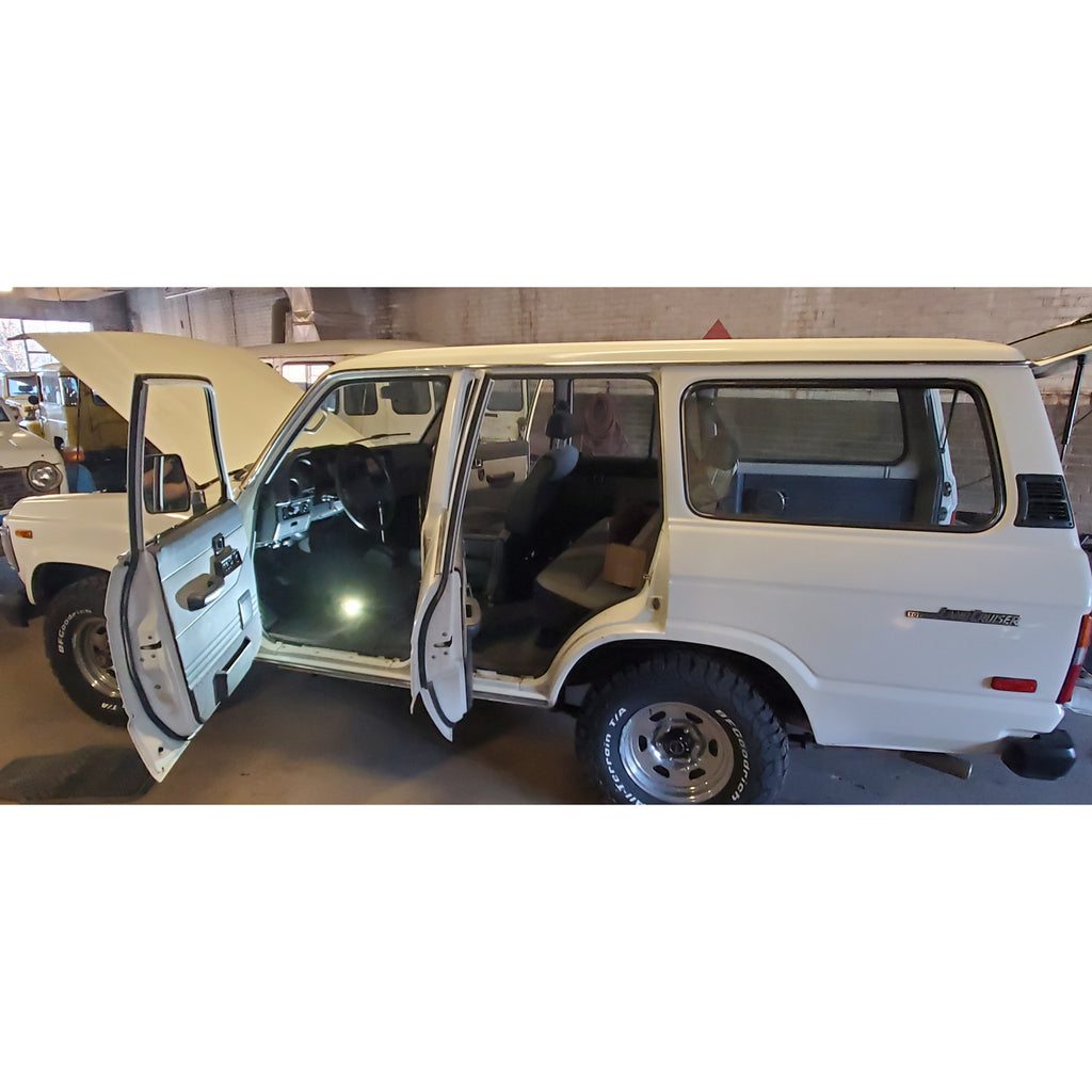 1989 Toyota Land Cruiser FJ62 White